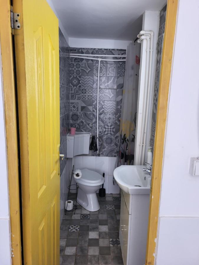 Banat 4 Hostel Bucarest Extérieur photo